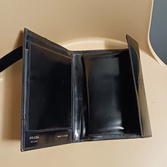 Prada Black patent leather wallet, checkbook - Picture 9 of 16